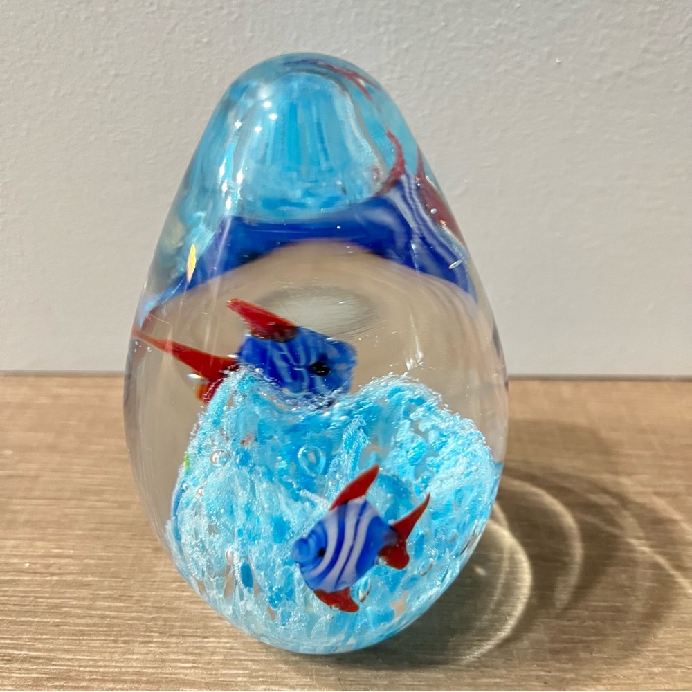 Aquarium Blue Fish Art Glass Paperweight Egg Shape 4" Tall 1" Dia Heavy 13oz - Picture 1 of 11